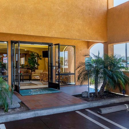 Quality Inn & Suites Westminster Seal Beach Экстерьер фото