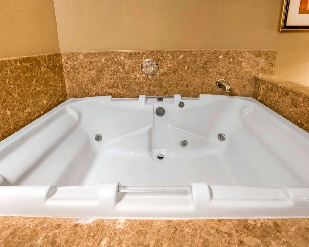 Quality Inn & Suites Westminster Seal Beach Экстерьер фото