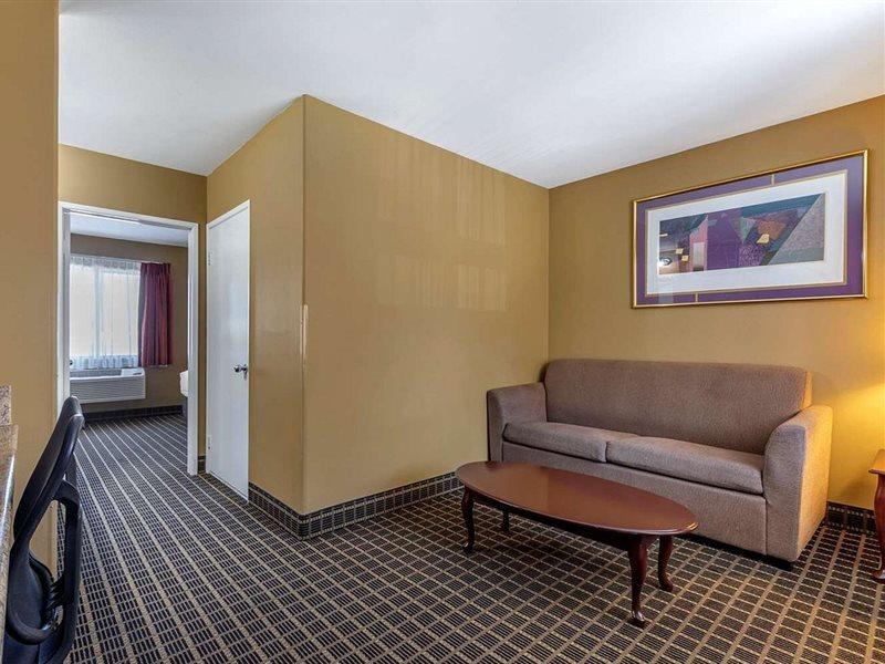 Quality Inn & Suites Westminster Seal Beach Экстерьер фото