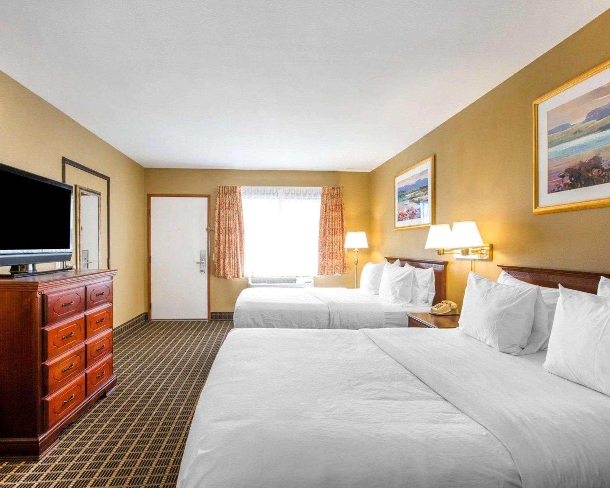 Quality Inn & Suites Westminster Seal Beach Экстерьер фото