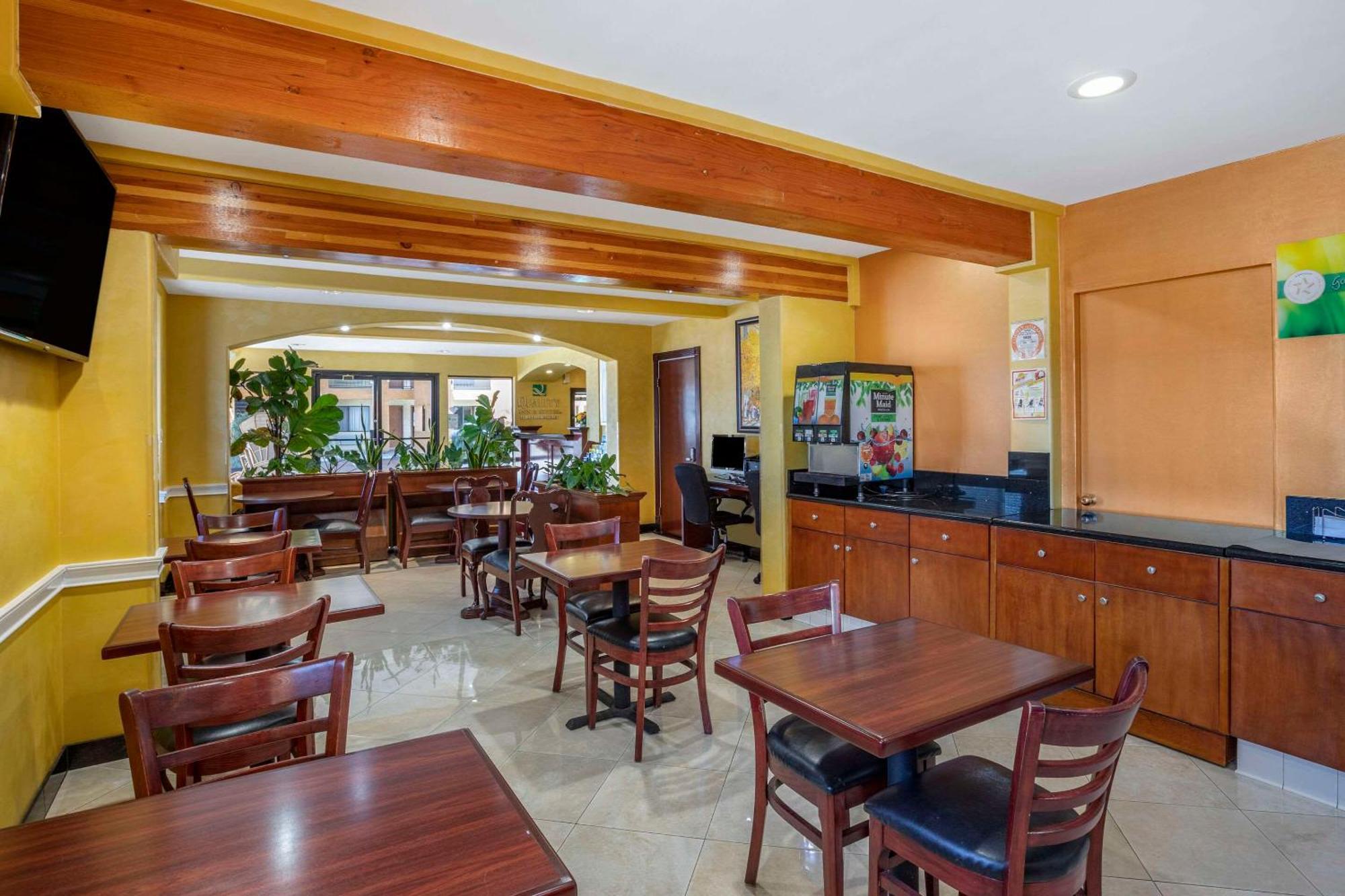 Quality Inn & Suites Westminster Seal Beach Экстерьер фото