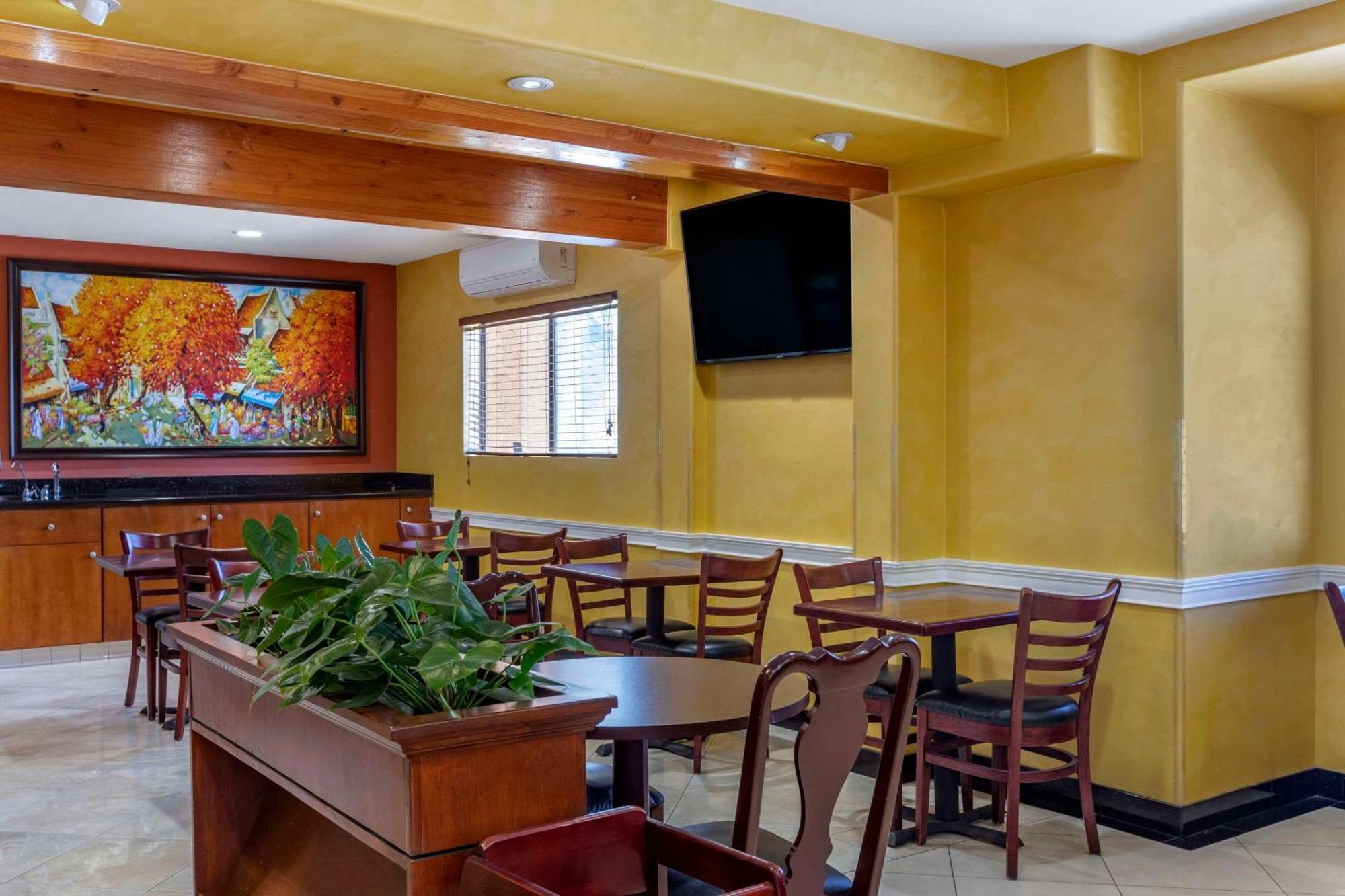 Quality Inn & Suites Westminster Seal Beach Экстерьер фото