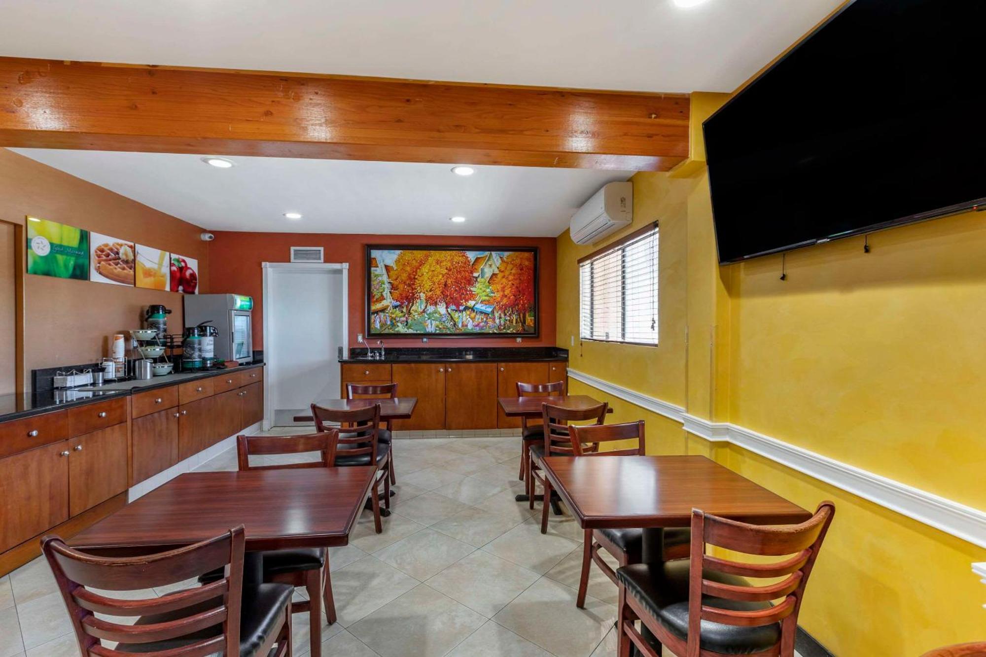 Quality Inn & Suites Westminster Seal Beach Экстерьер фото