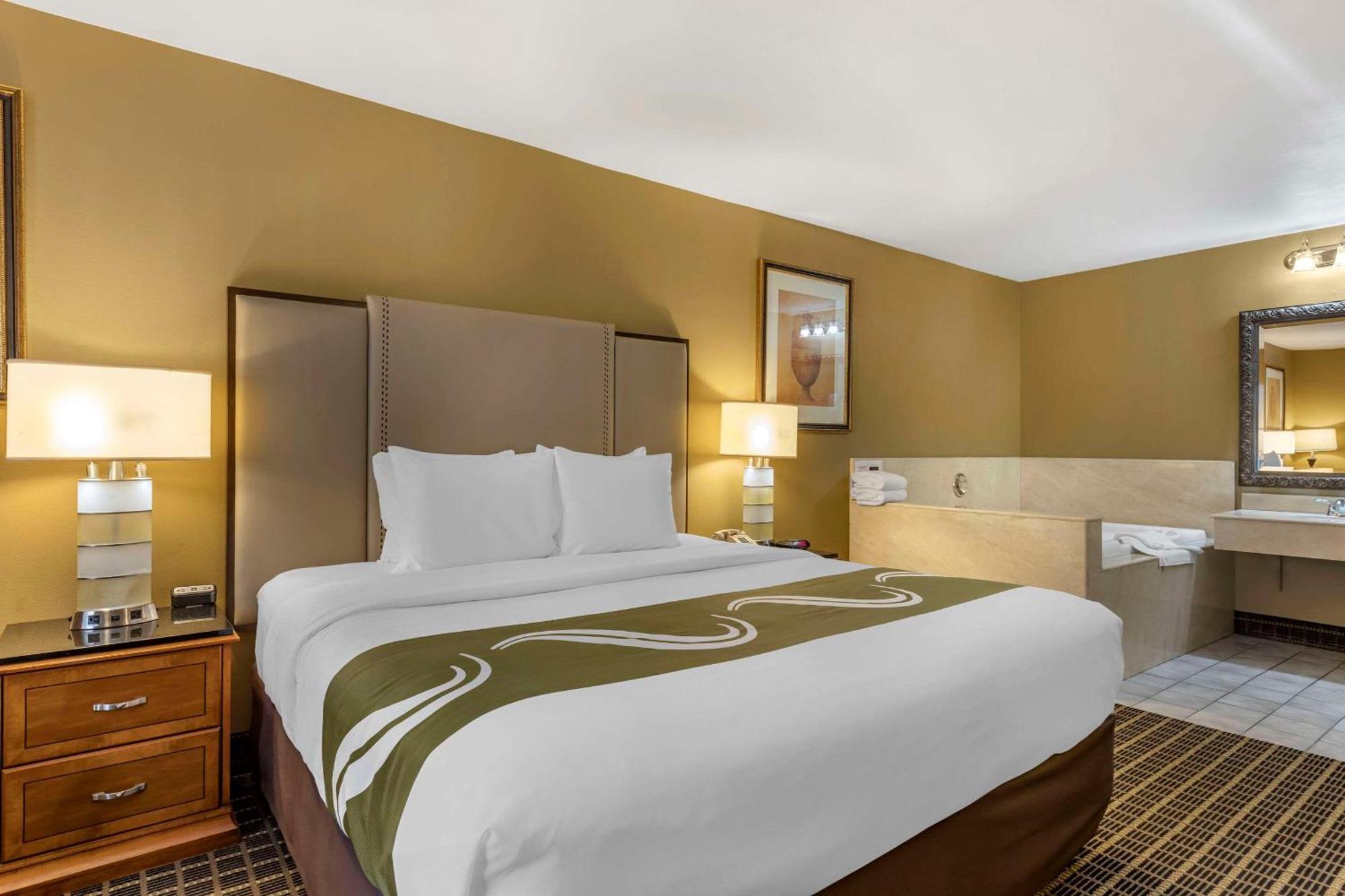 Quality Inn & Suites Westminster Seal Beach Экстерьер фото