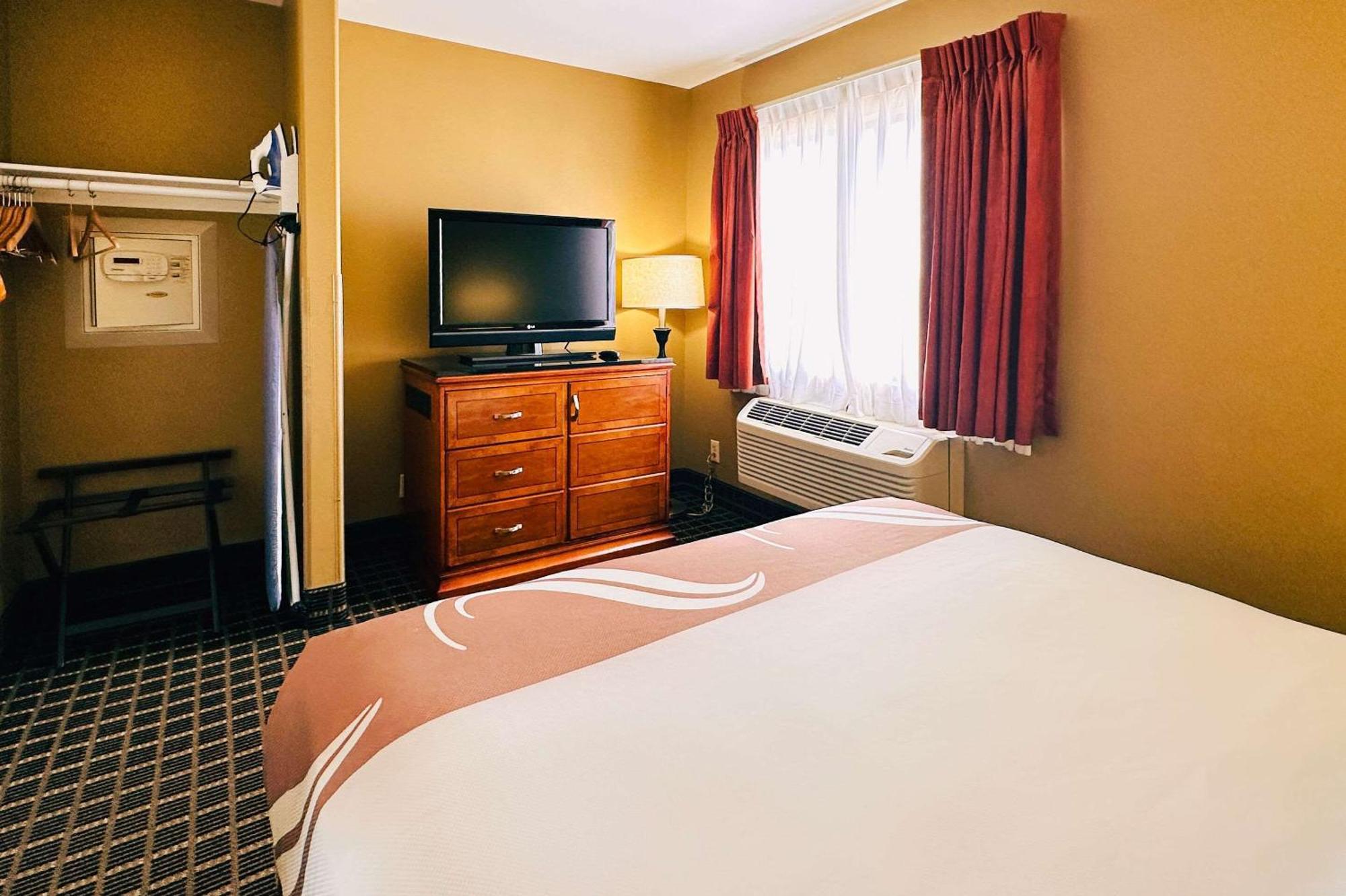 Quality Inn & Suites Westminster Seal Beach Экстерьер фото