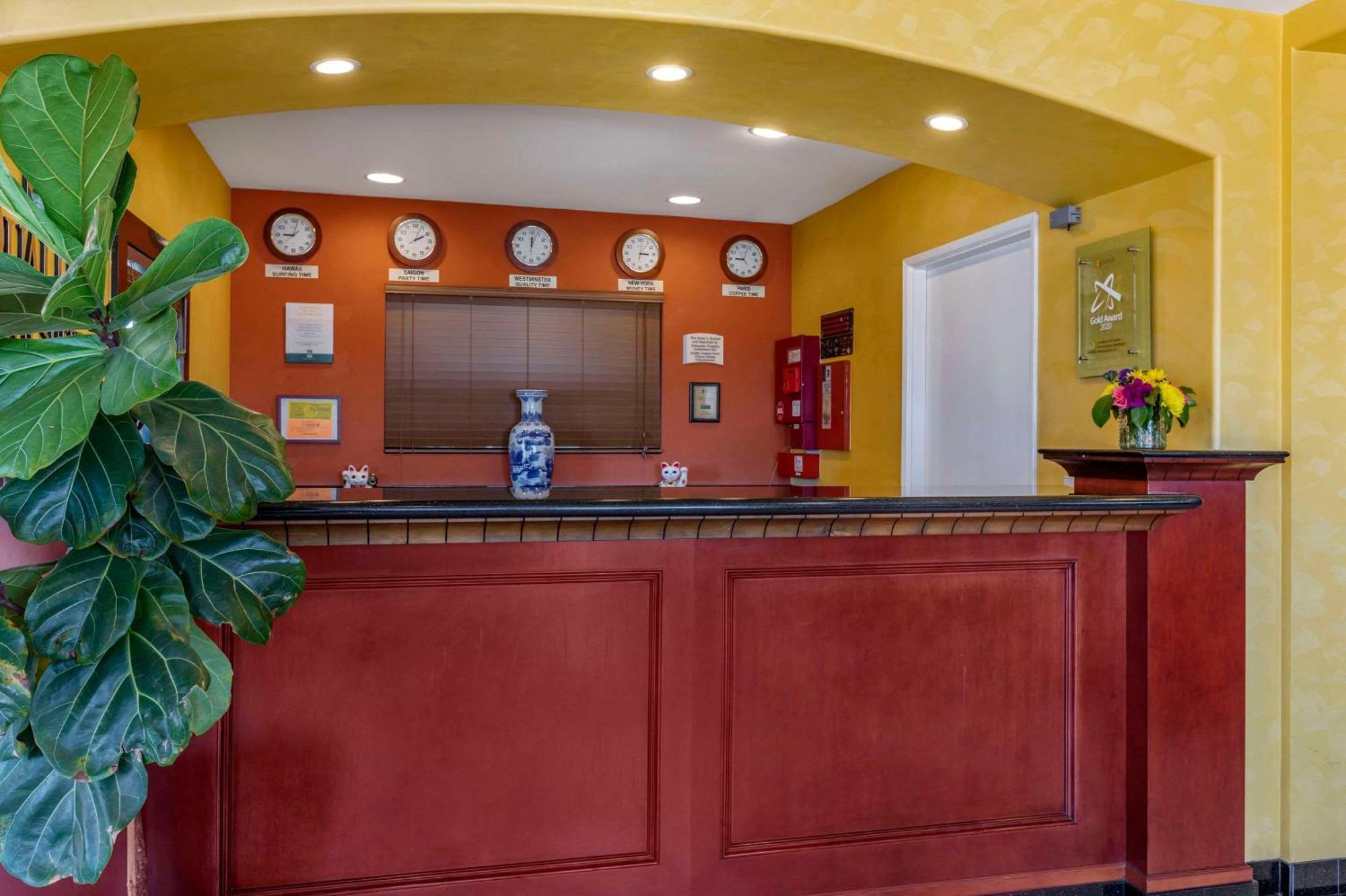 Quality Inn & Suites Westminster Seal Beach Экстерьер фото