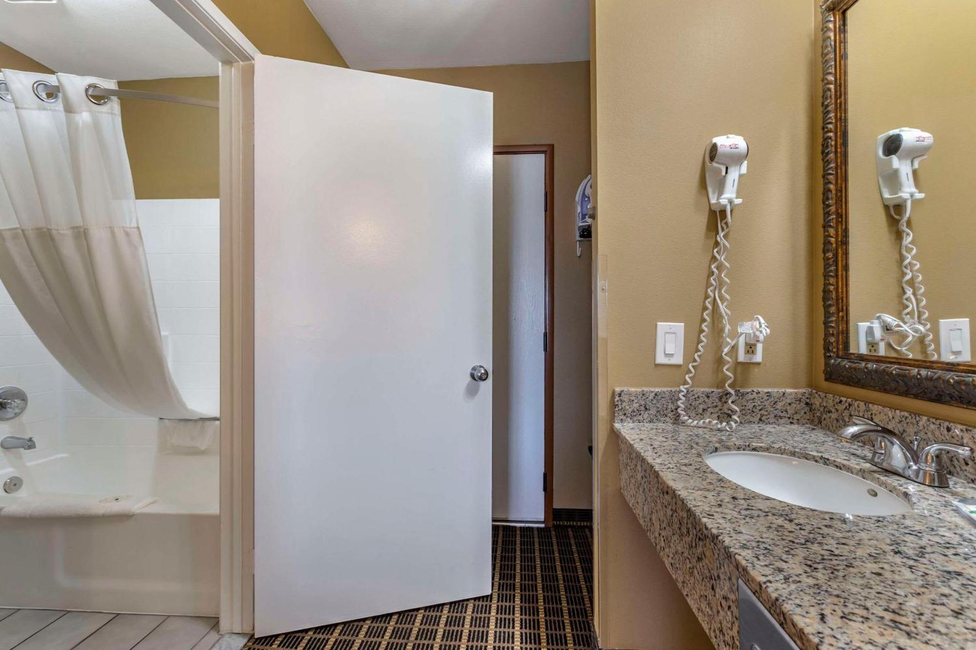 Quality Inn & Suites Westminster Seal Beach Экстерьер фото