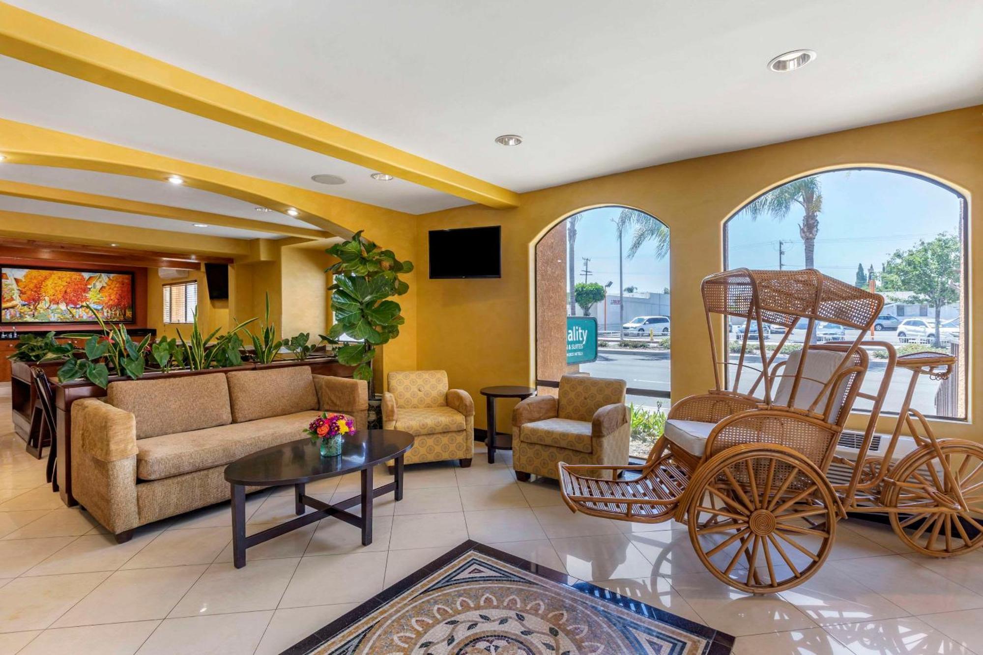 Quality Inn & Suites Westminster Seal Beach Экстерьер фото
