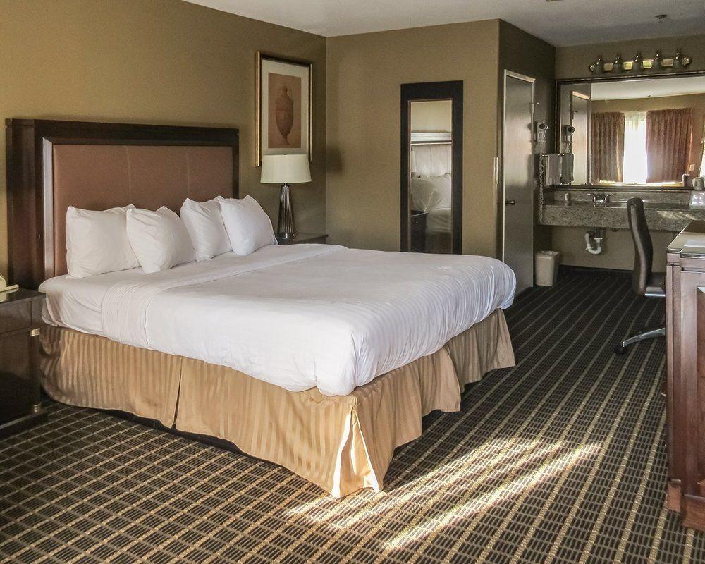 Quality Inn & Suites Westminster Seal Beach Экстерьер фото