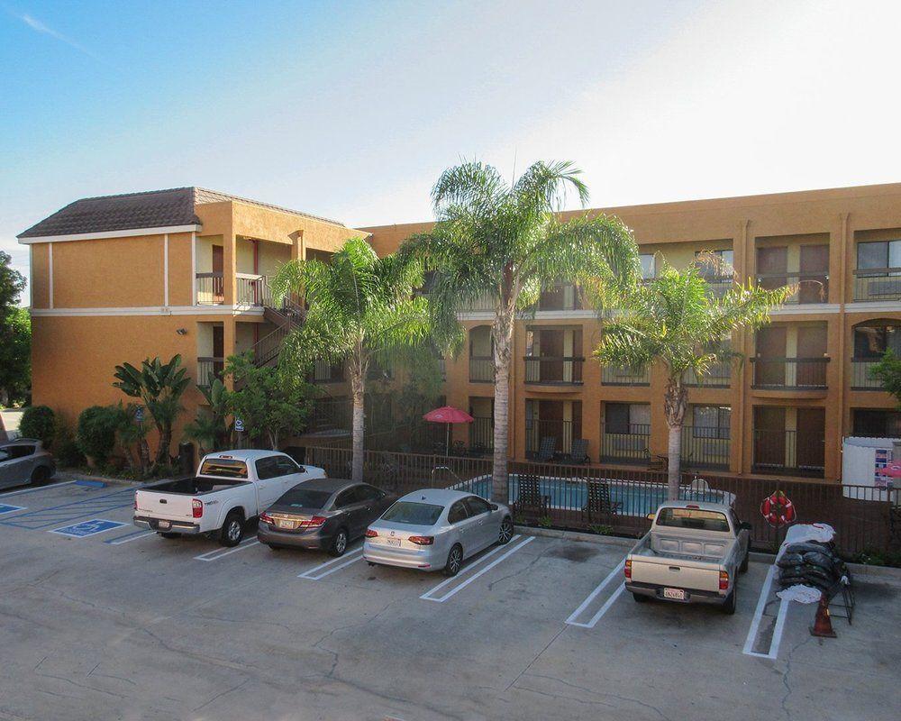 Quality Inn & Suites Westminster Seal Beach Экстерьер фото