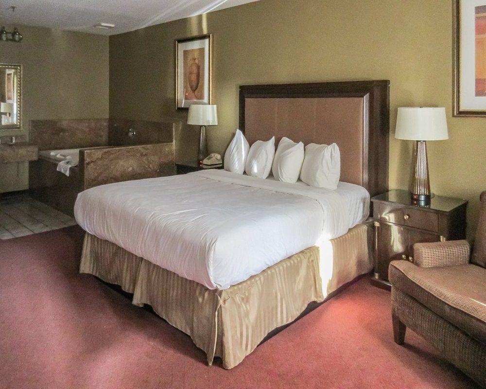 Quality Inn & Suites Westminster Seal Beach Экстерьер фото