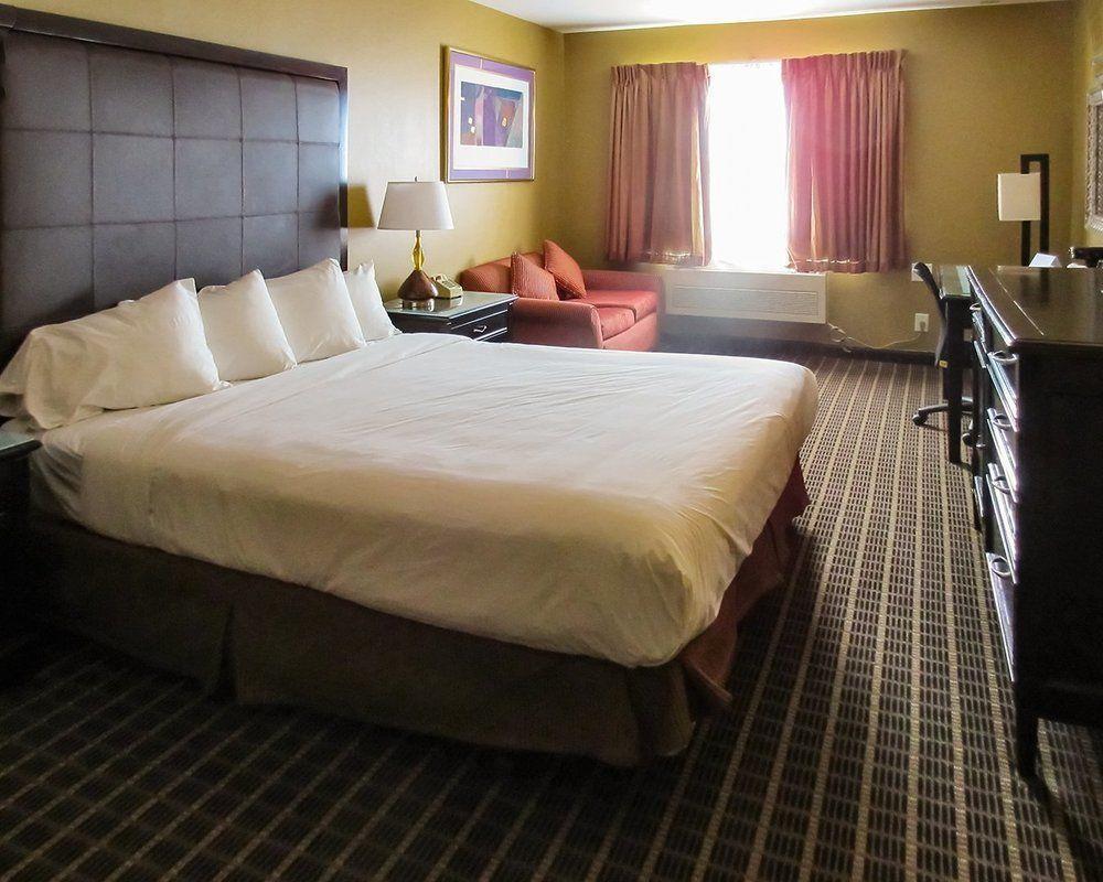 Quality Inn & Suites Westminster Seal Beach Экстерьер фото