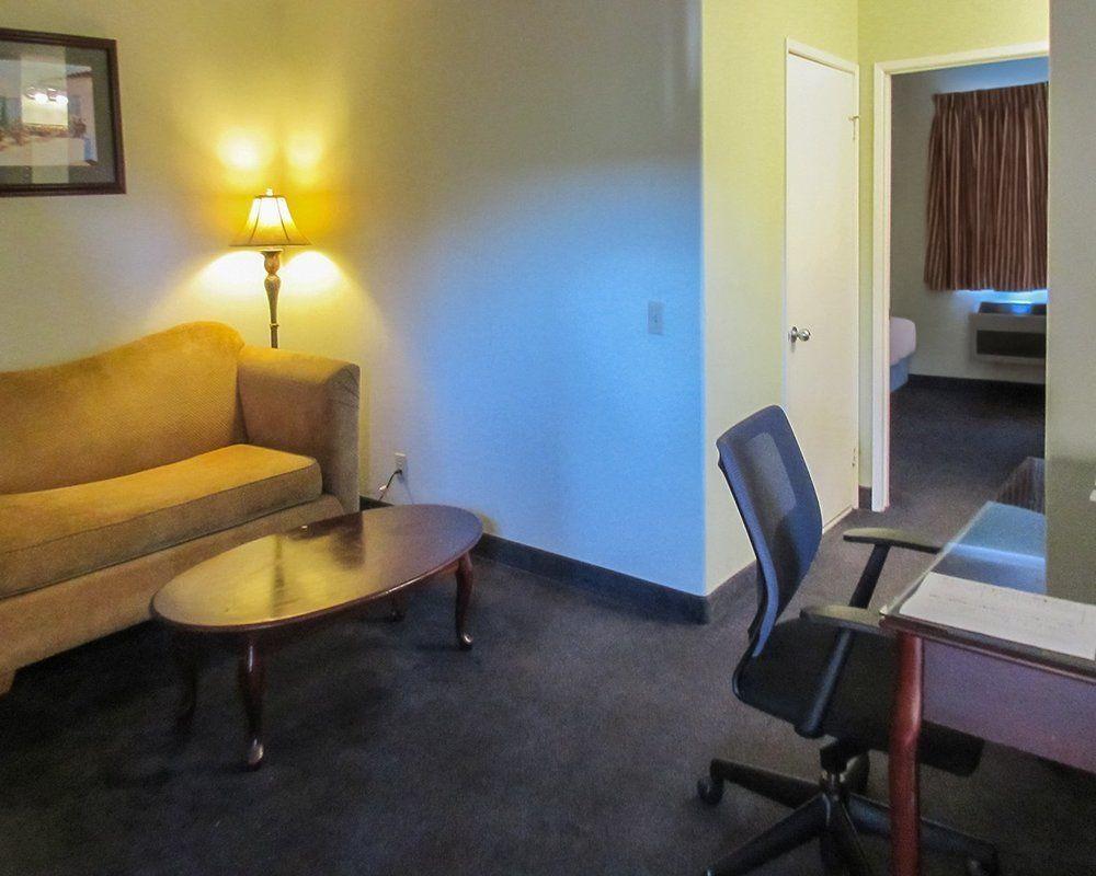 Quality Inn & Suites Westminster Seal Beach Экстерьер фото